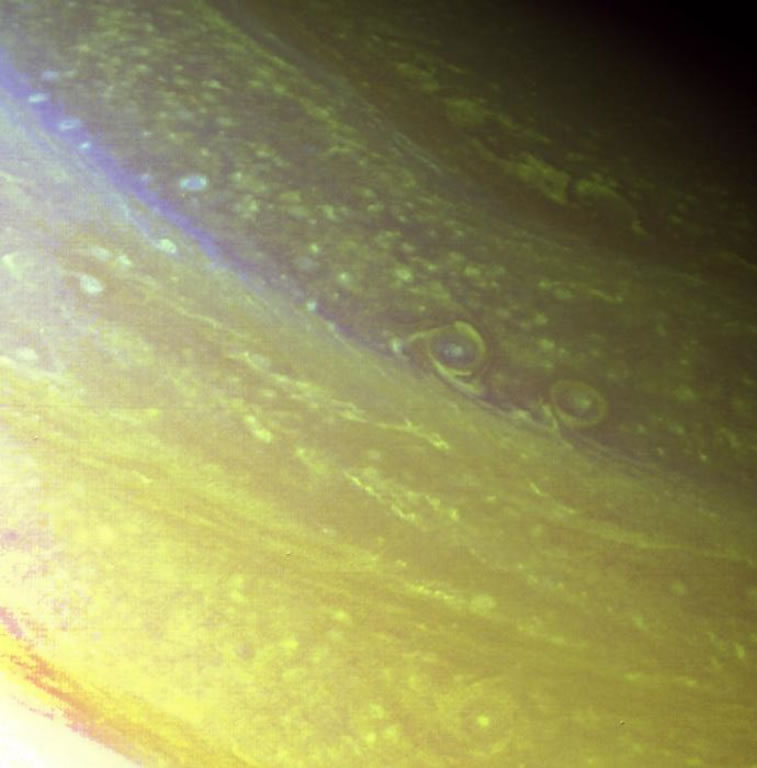 Облачный покров на Сатурне