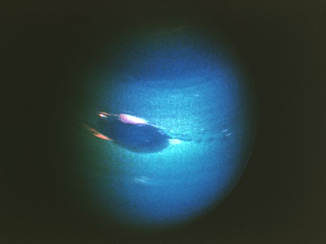 Нептун. Фотография сделана через ультрафиолетовый и зеленый фильтры
